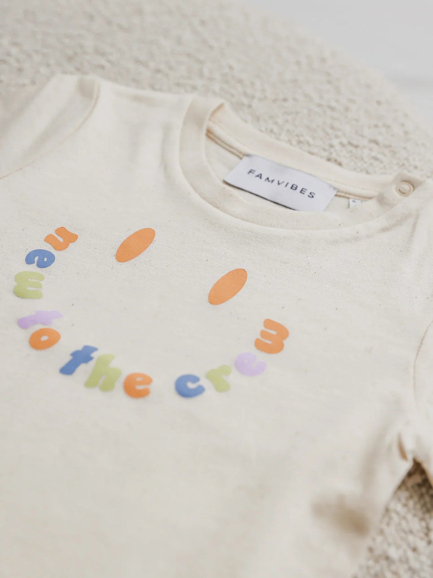 FAMVIBES Meilenstein T-Shirt "New to the crew)