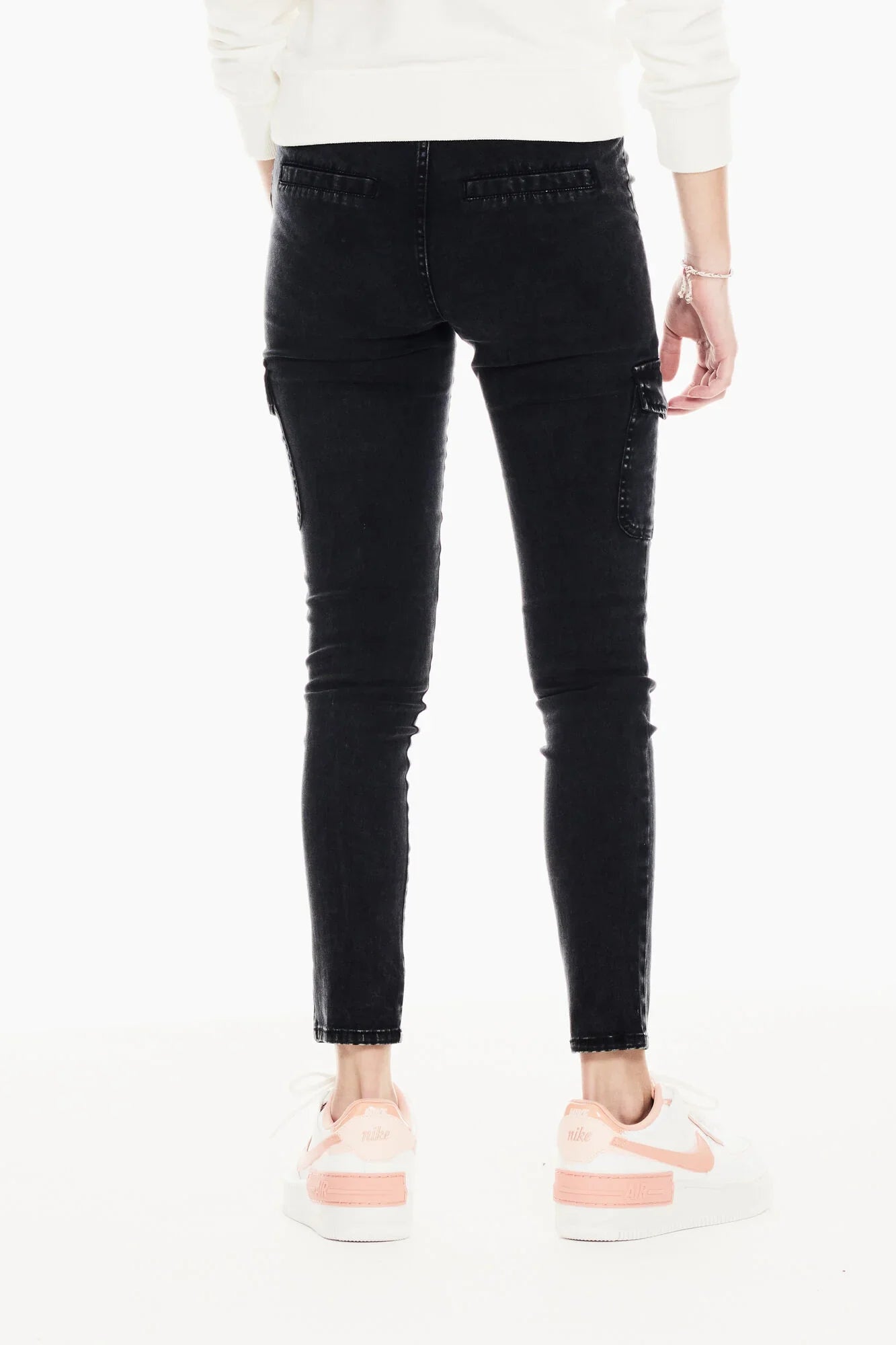 Schwarze Hose im Cargo-Look