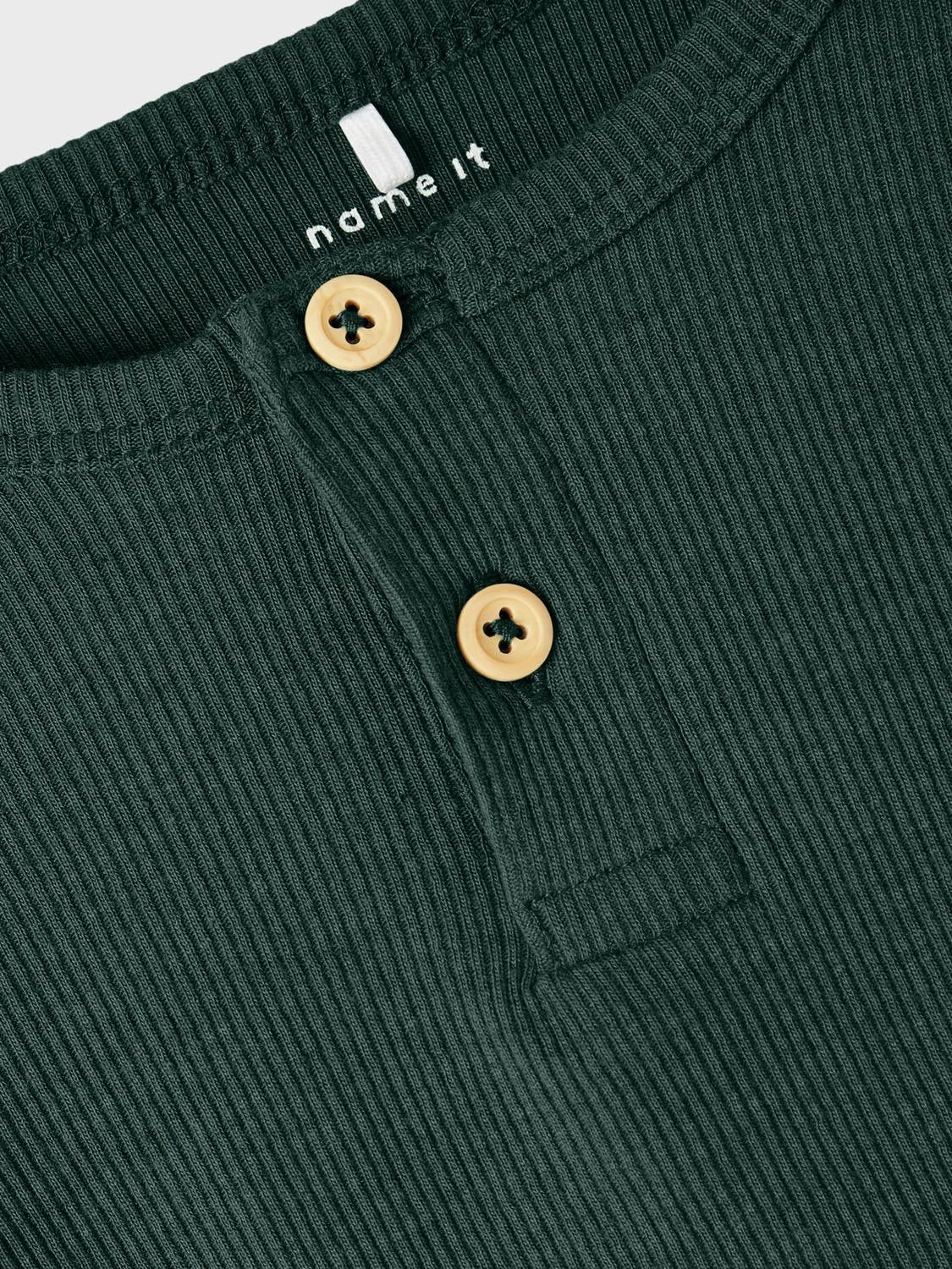 Name it Geripptes Langarmshirt mit Knöpfen