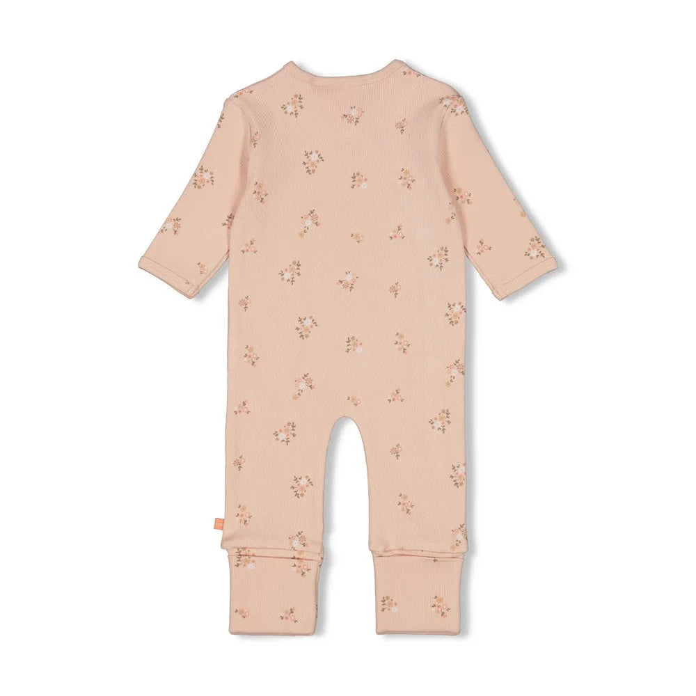 Anzug mit Klapfuß in Rosa AOP Flowers von Feetje
