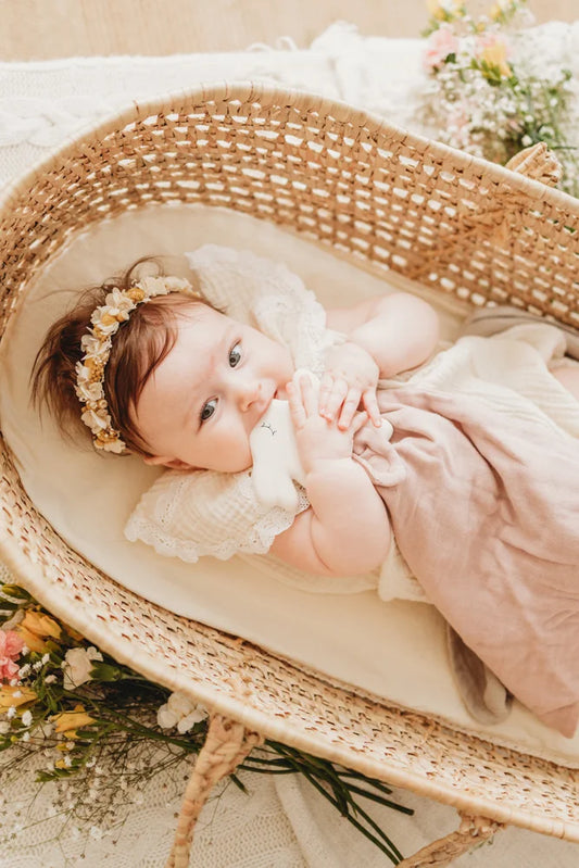 Kikadu Kautschuk-Hase mit Schmusetuch Rosé