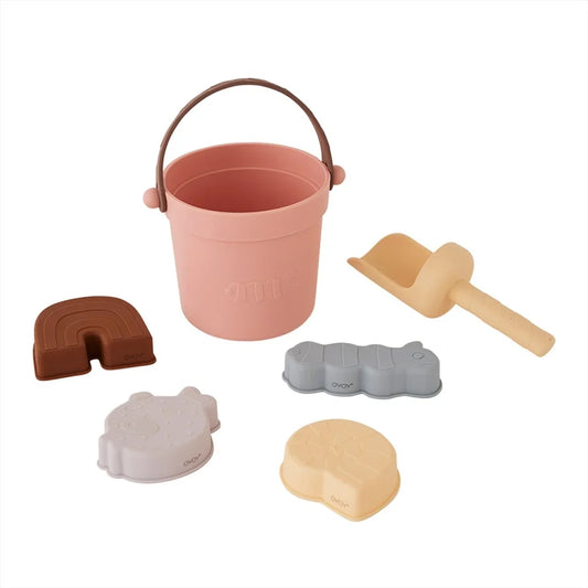 Oyoy Sandspielzeug 6er-Set - Eimer, Förmchen, Schaufel (Coral)