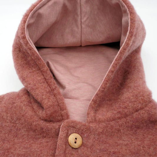 Maximo Baby-Jacke aus Wollfleece mit Kapuze und Knöpfen in heiderosemeliert GOTS