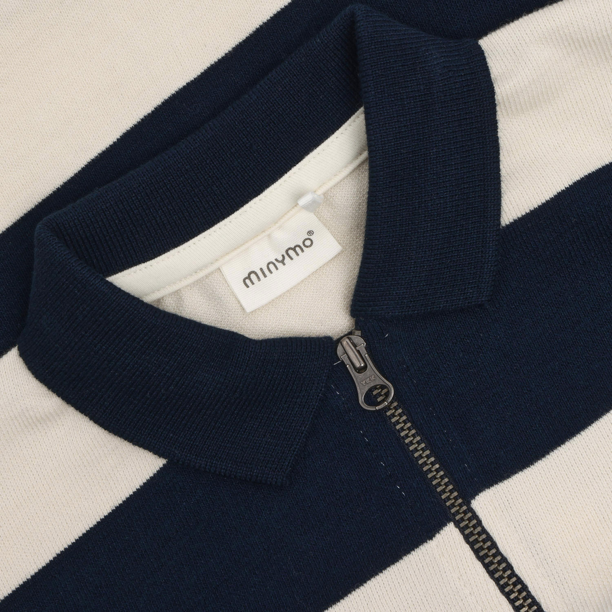Minymo Langarm-Poloshirt Dark Sapphire – Detail