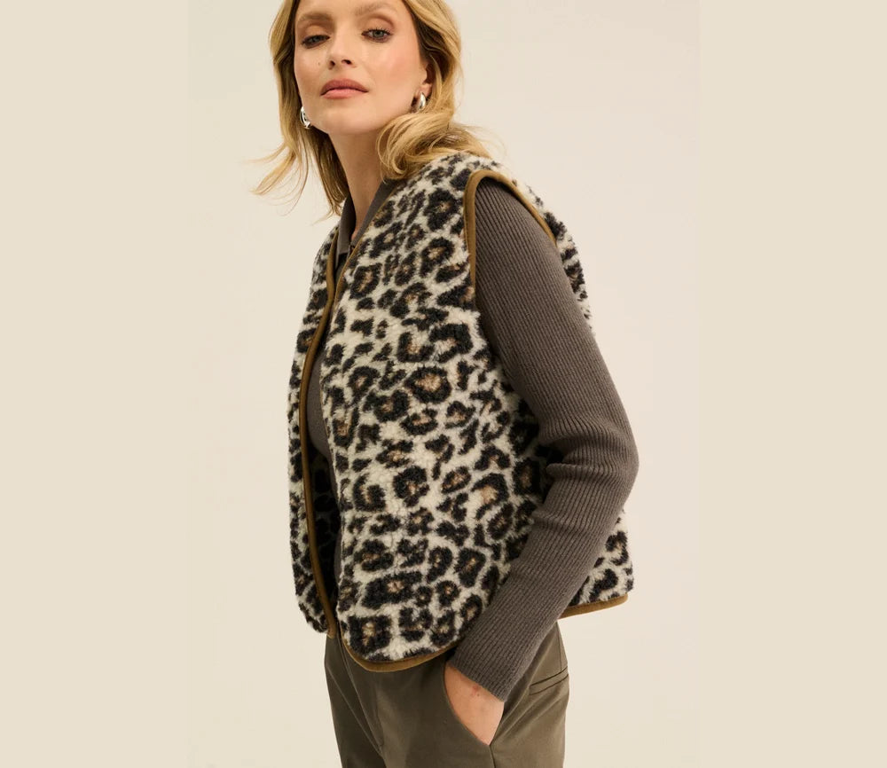 Alwero Weste TYB Adult aus Bio-Wolle Ultralight Leopard White mit braunem Saum