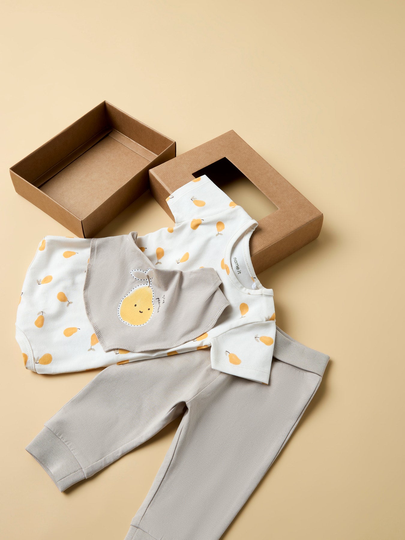 Name it Geschenkbox aus Body, Hose, Dreieckstuch