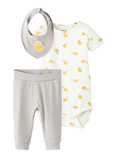Name it Geschenkbox aus Body, Hose, Dreieckstuch