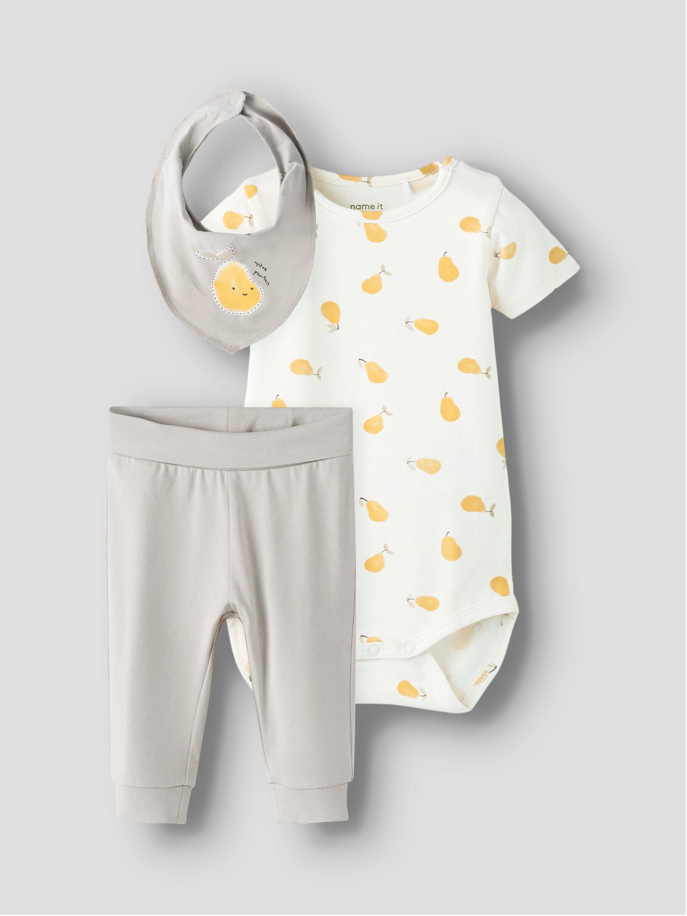 Name it Geschenkbox aus Body, Hose, Dreieckstuch