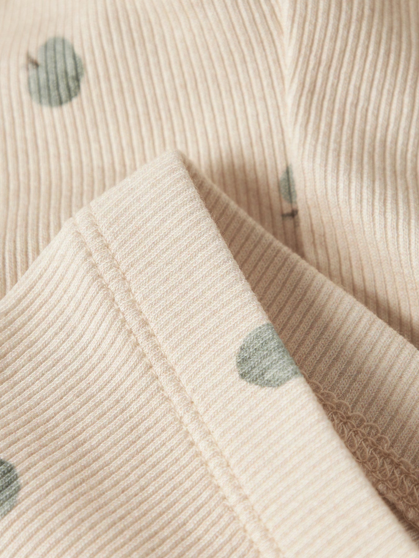 Name it Leggings gerippt mit kleinen Äpfeln