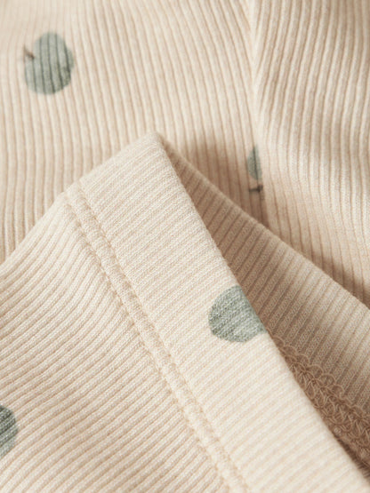 Name it Leggings gerippt mit kleinen Äpfeln