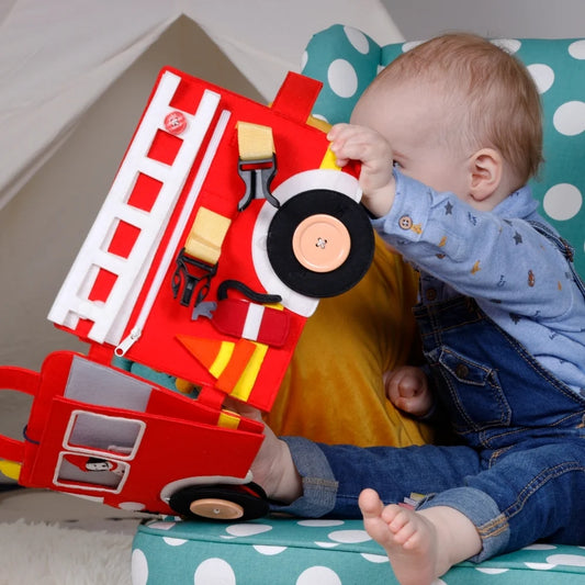 Jolly Designs Travel Buddy Feuerwehr – Rettungseinsatz zum Aufklappen, ab 18 Monaten
