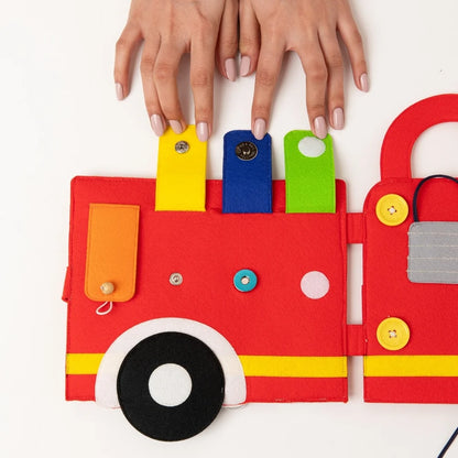 Jolly Designs Travel Buddy Feuerwehr – Rettungseinsatz zum Aufklappen, ab 18 Monaten